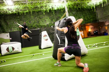 Archery tag en extérieur à Toulon - Jeu sportif avec arc et flèches