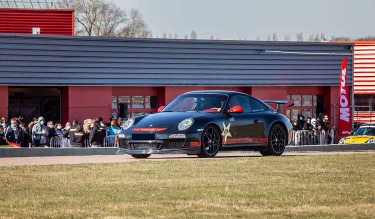 Cours de pilotage en Porsche Carrera 997 pour enfants à Nantes