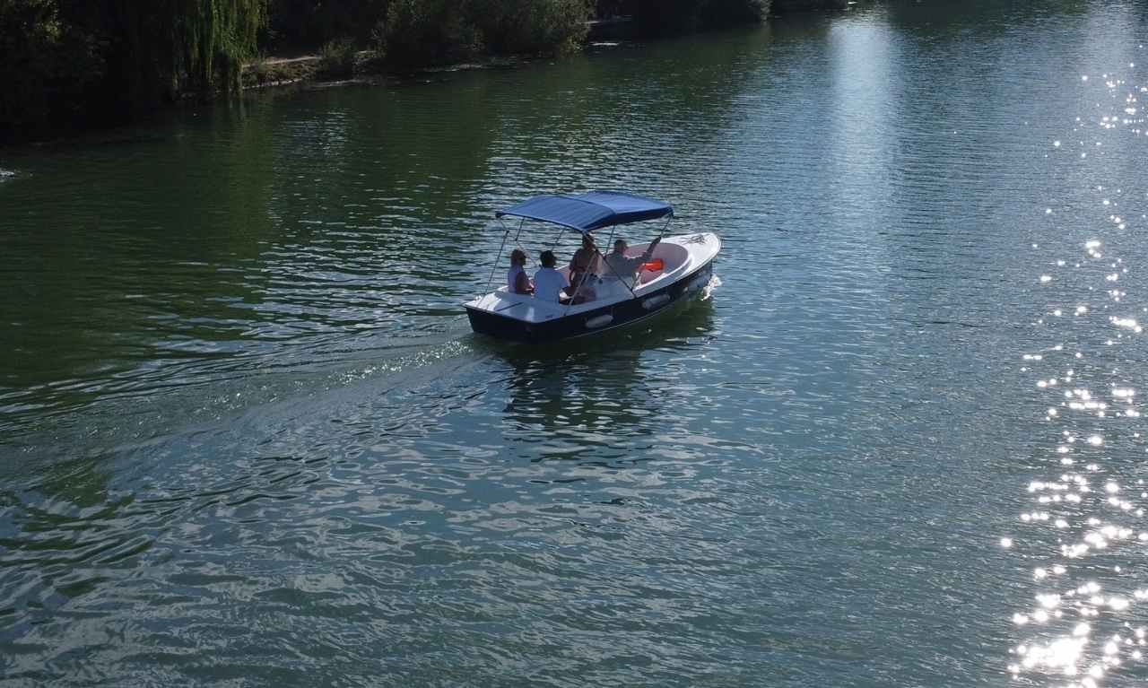 Location de bateaux électriques sans permis à Melun