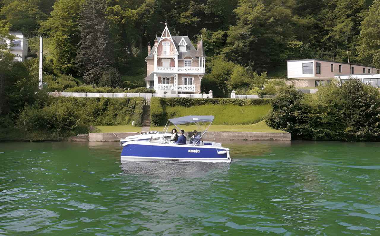 Location de bateaux électriques sans permis à Melun