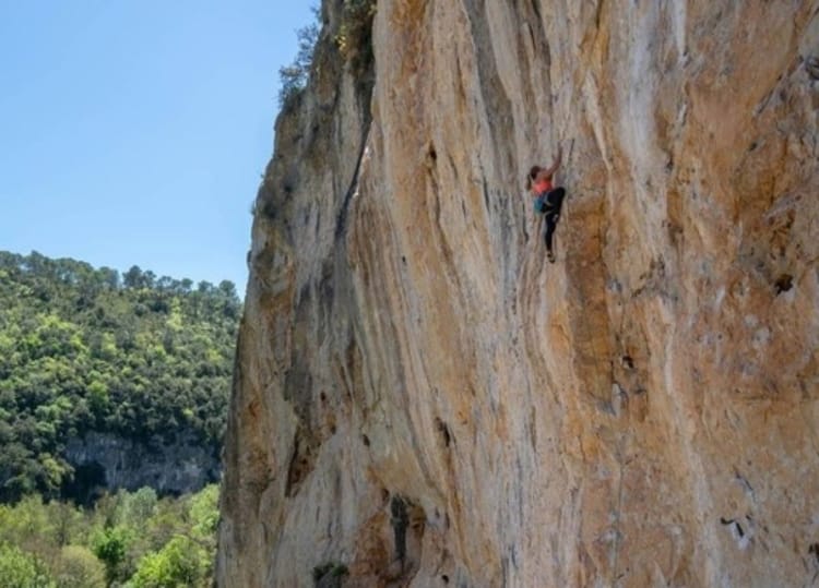 Escalade en falaise à proximité de Brignoles 