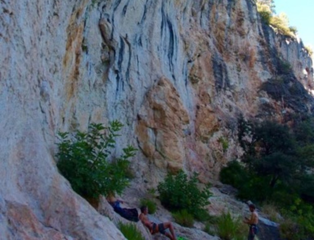 Escalade en falaise à proximité de Brignoles 