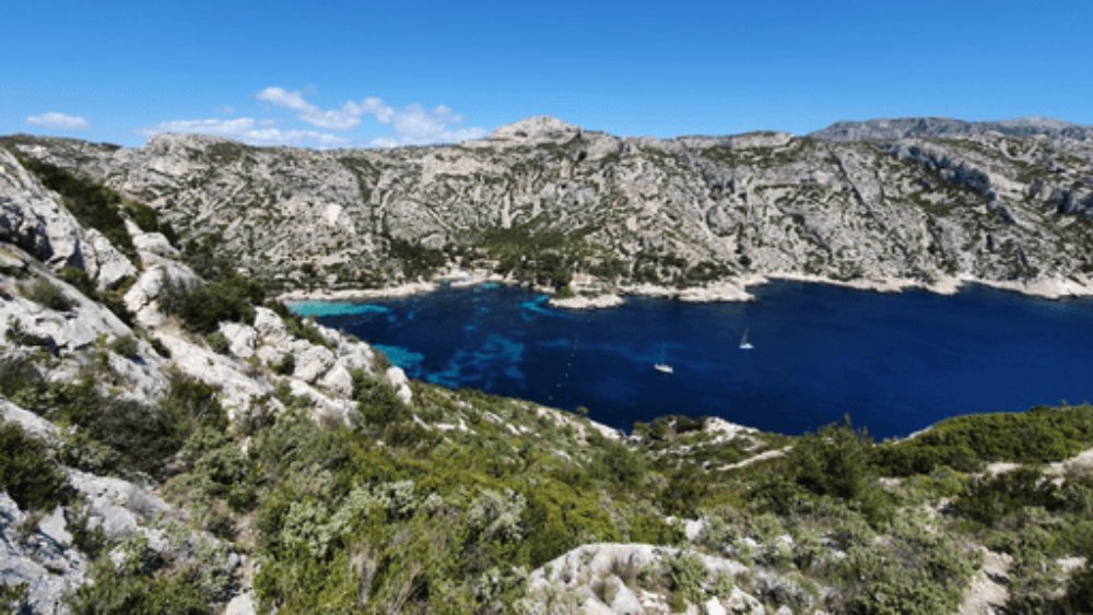 Escalade en falaise dans les calanques de Marseille 