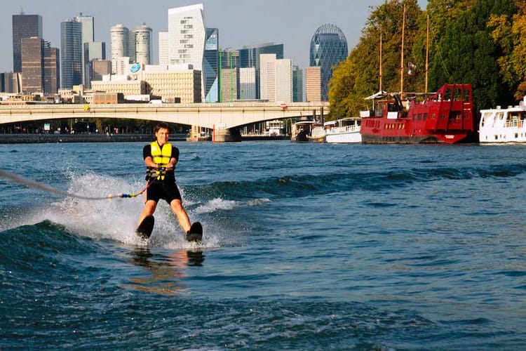Initiation ski nautique, wakeboard à Boulogne - Billancourt proche de Paris sur la Seine
