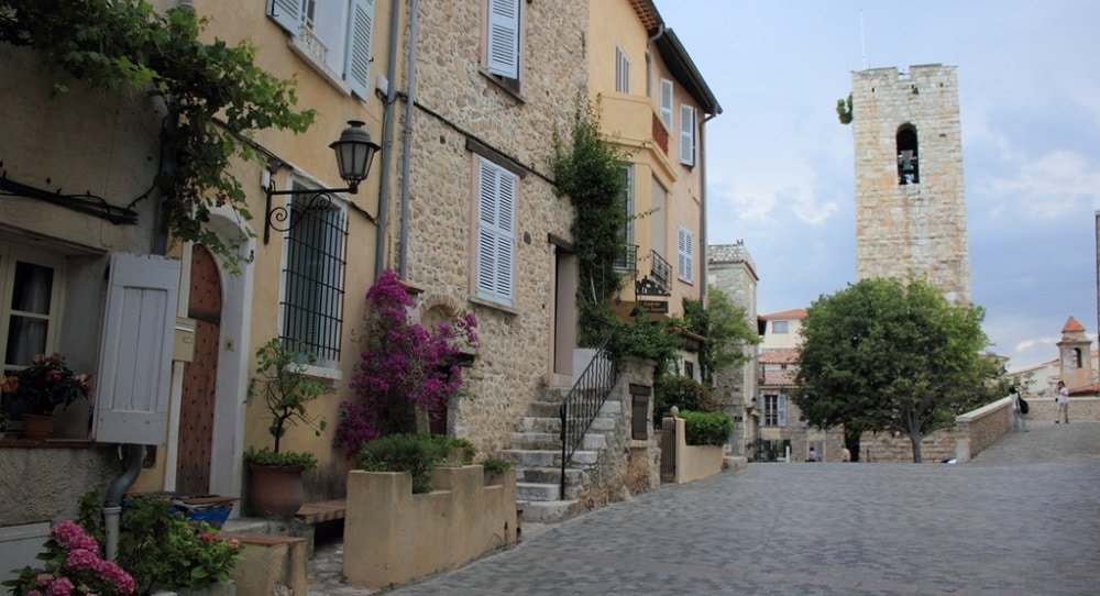 Tournée des bars & Défis EVG et EVJF à Antibes