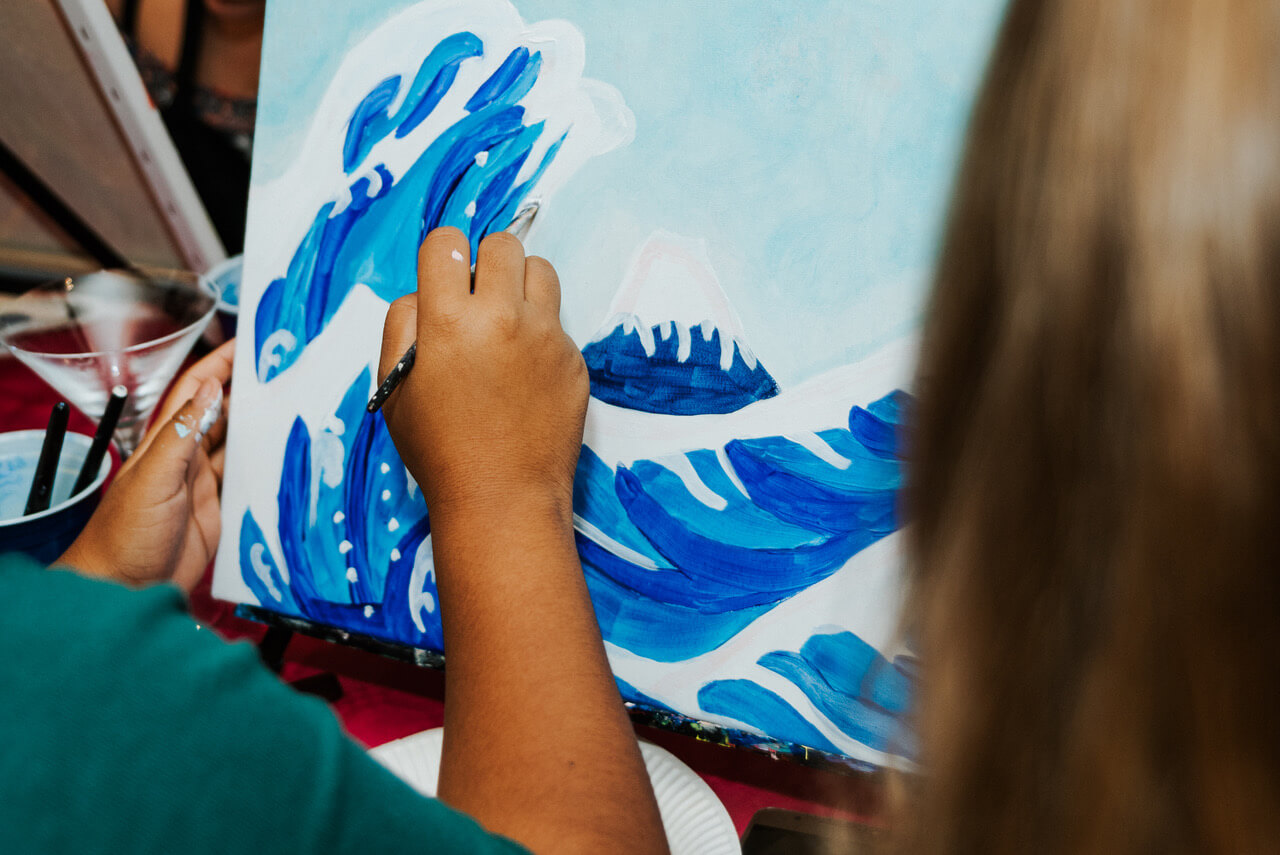 Atelier Apéro - Peinture dans un bar à Bordeaux - Team Building - EVJF 