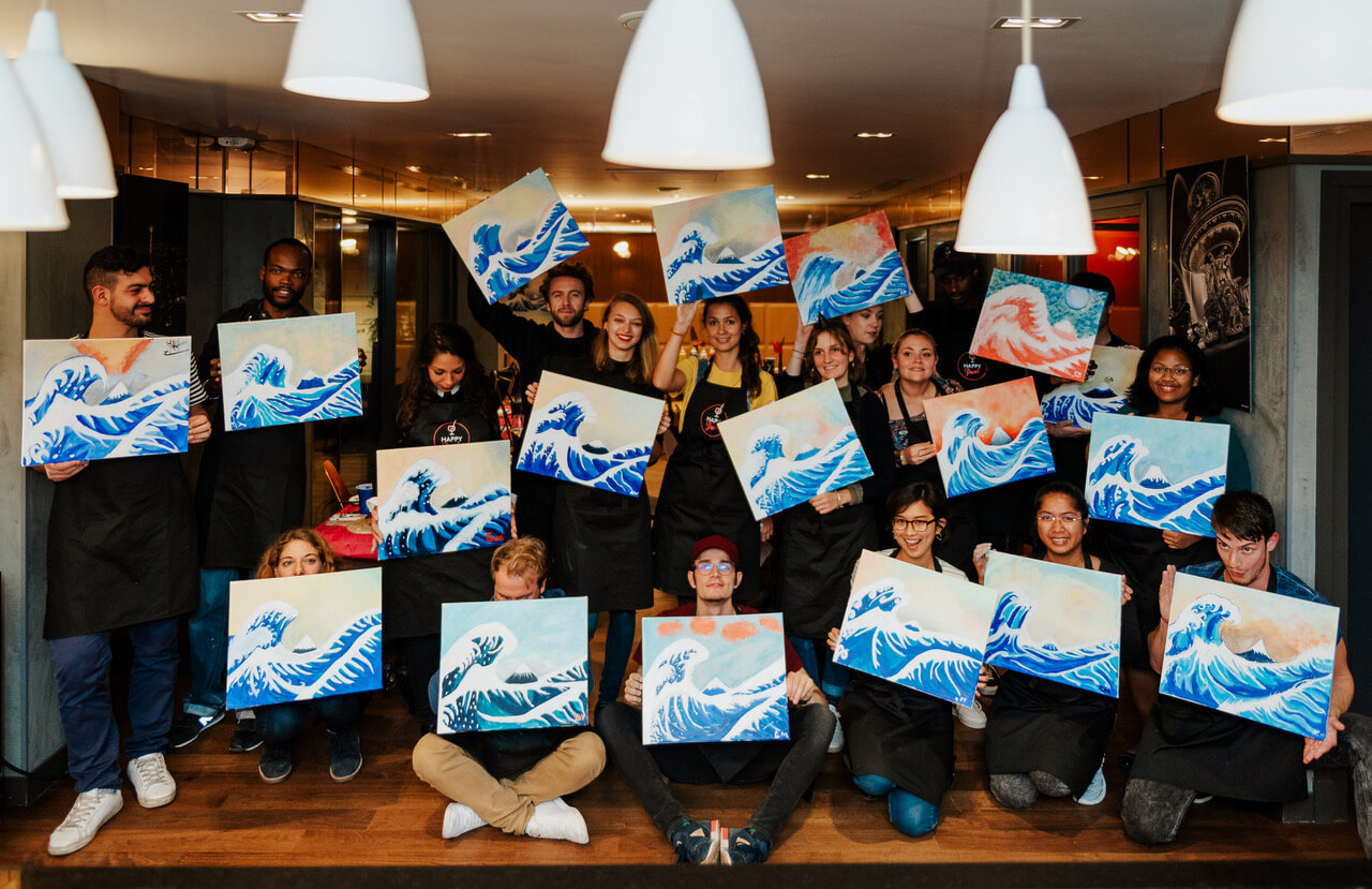Atelier Apéro - Peinture dans un bar à Lyon - Team Building - EVJF 