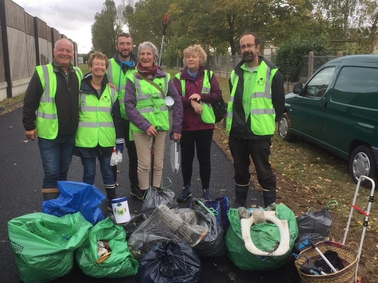 Team building Préserver l'environnement Ramassage des déchets en forêt