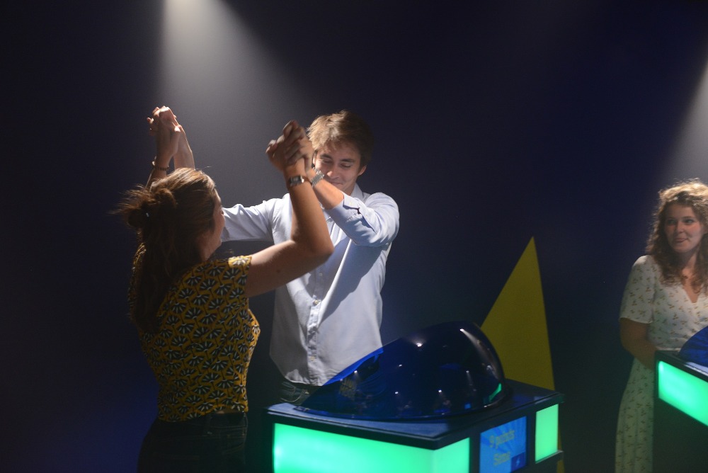 Quiz immersif et Blind Test dans un décor de Jeu Télé à Plan-de-Campagne