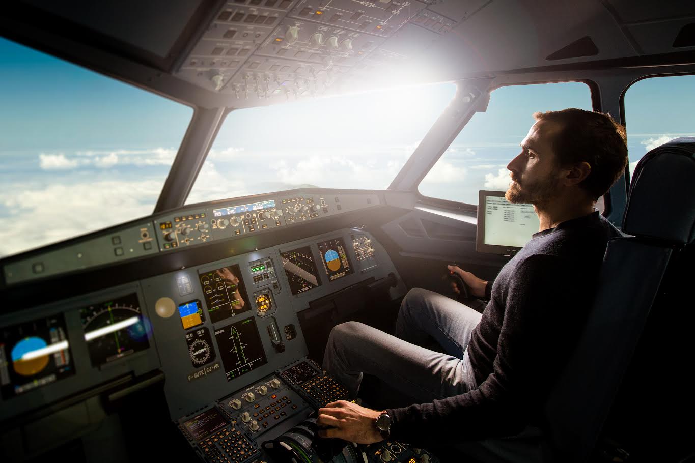 Simulateur de vol avion de ligne Airbus A320 proche de l