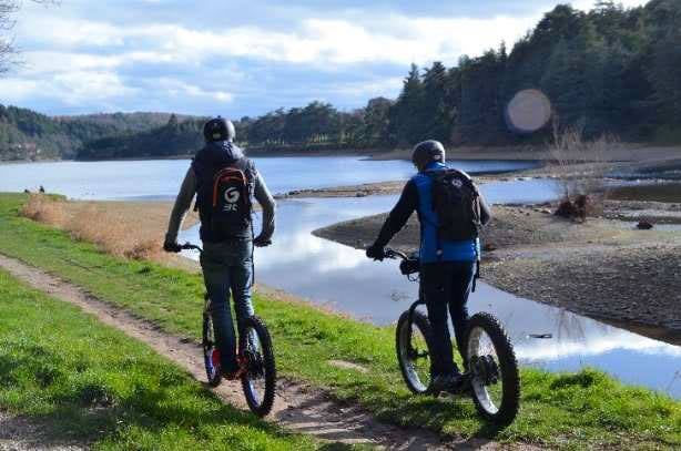 Balade en trottinette tout terrain électrique dans le Beaujolais au Nord de Lyon 