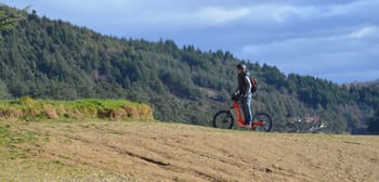 Balade en trottinette tout terrain électrique dans le Beaujolais au Nord de Lyon