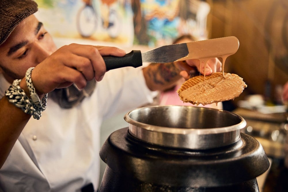 Atelier de fabrication de gaufres hollandaises à Amsterdam 