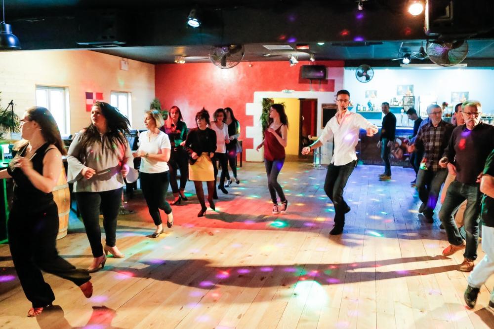 Initiation à la danse Bachata à Tours - A domicile ou sur site