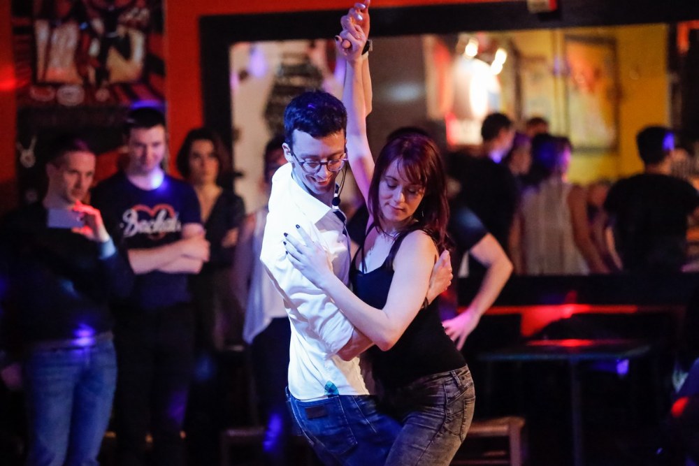 Initiation à la danse Bachata à Tours - A domicile ou sur site