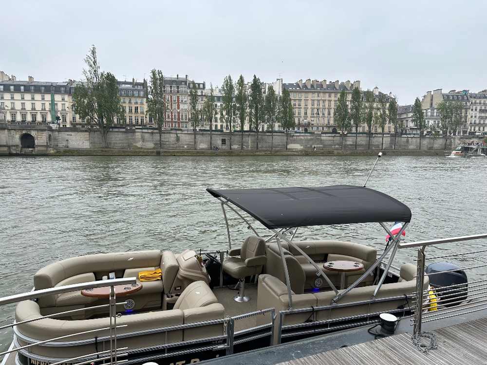 Croisière privée sur la Seine au départ du port de Grenelle