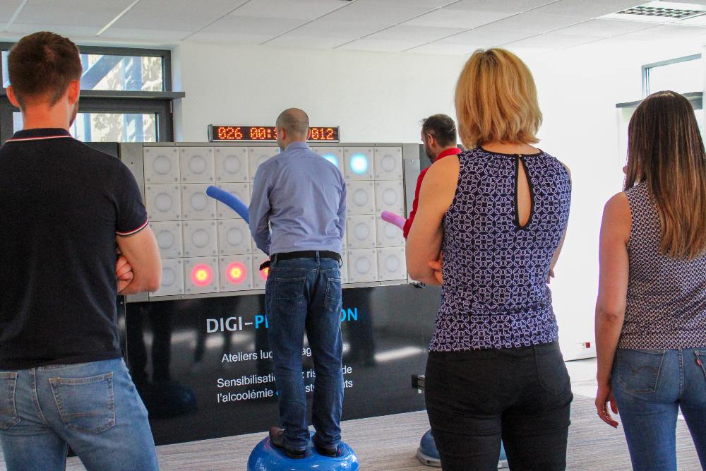Ateliers multi-jeux avec mur digital innovant à Lyon - Team Building dans le lieu de votre choix