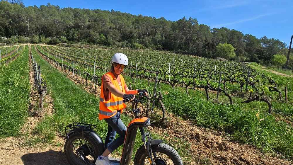 Tour guidé en trottinettes électriques  dans le Var à Carcès 