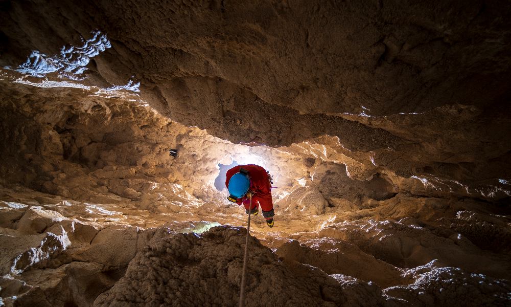 Découverte de la Spéléologie à Foussoubie près de Vallon-Pont-d’Arc Ardèche