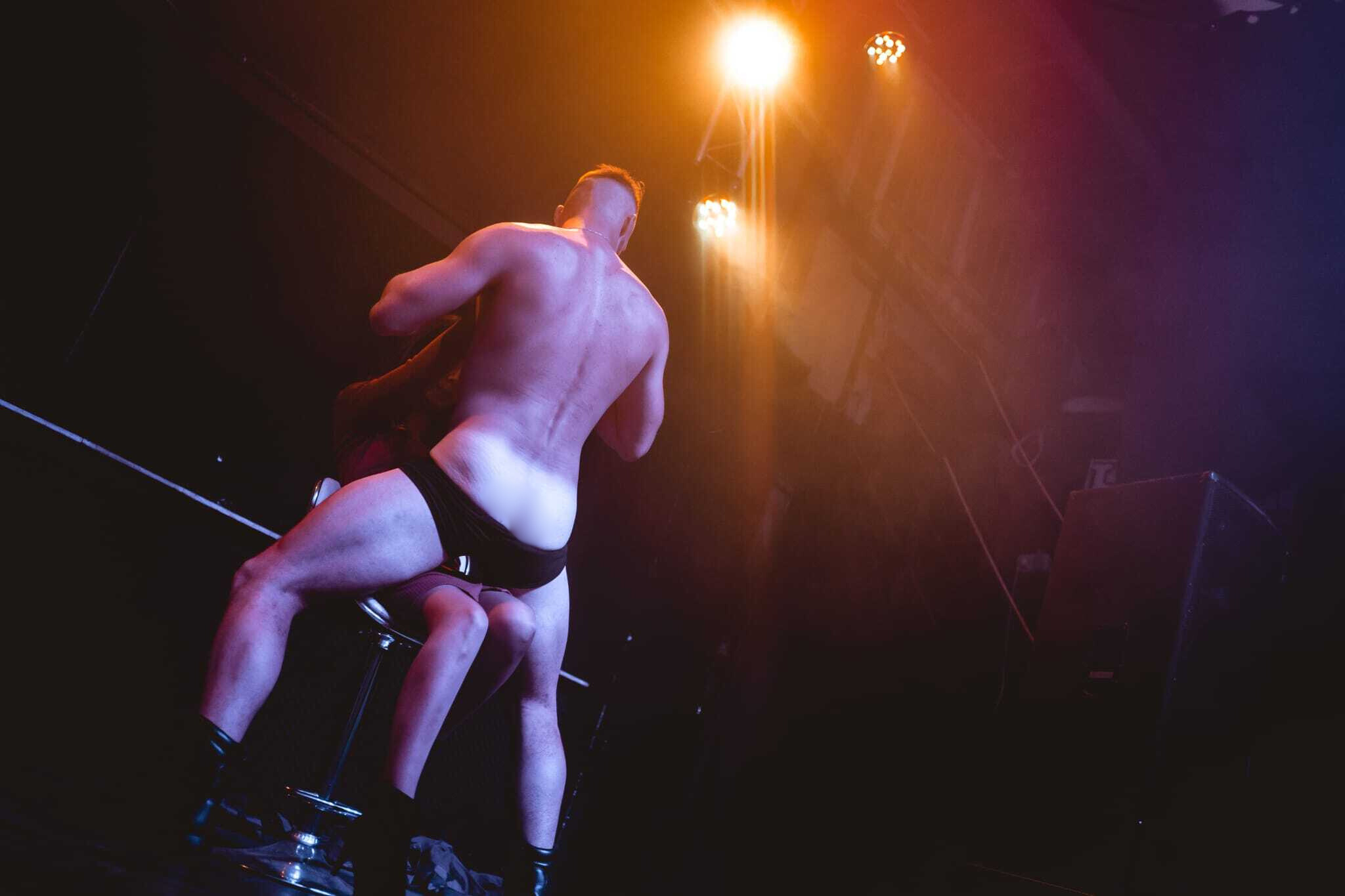 Striptease à Biarritz 