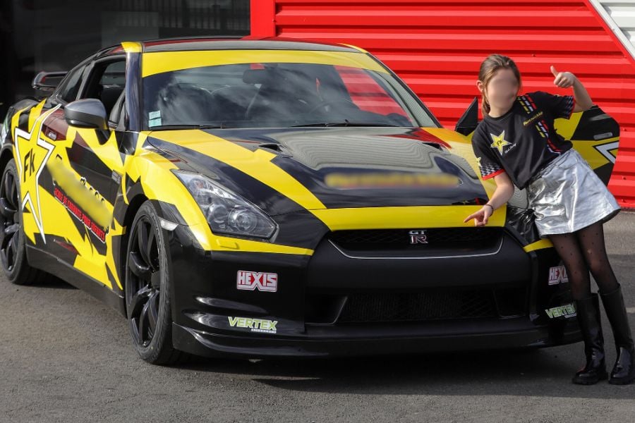 Cours de pilotage en Nissan GTR R35 pour enfants à Bordeaux
