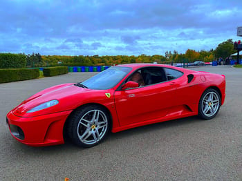 Cours de pilotage en Ferrari F 430 pour enfants à Alès