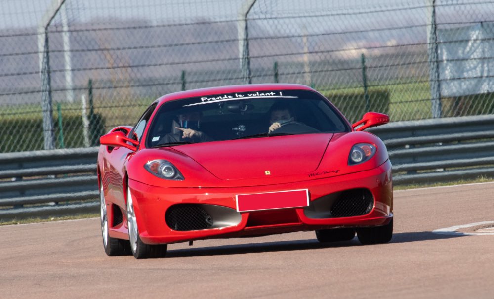 Cours de pilotage en Ferrari F 430 pour enfants à Alès