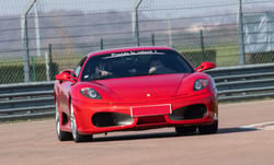 Cours de pilotage en Ferrari F 430 pour enfants à Saint-Dié-des-Vosges