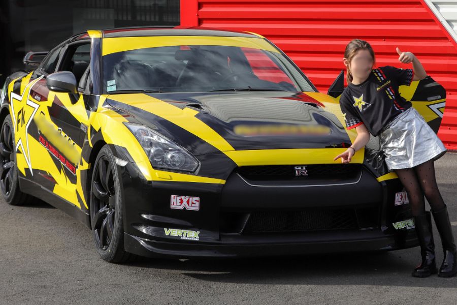 Cours de pilotage en Nissan GTR R35 pour enfants à Alès