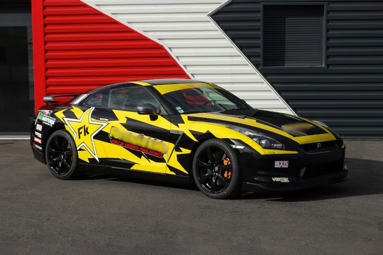 Cours de pilotage en Nissan GTR R35 pour enfants à Lyon