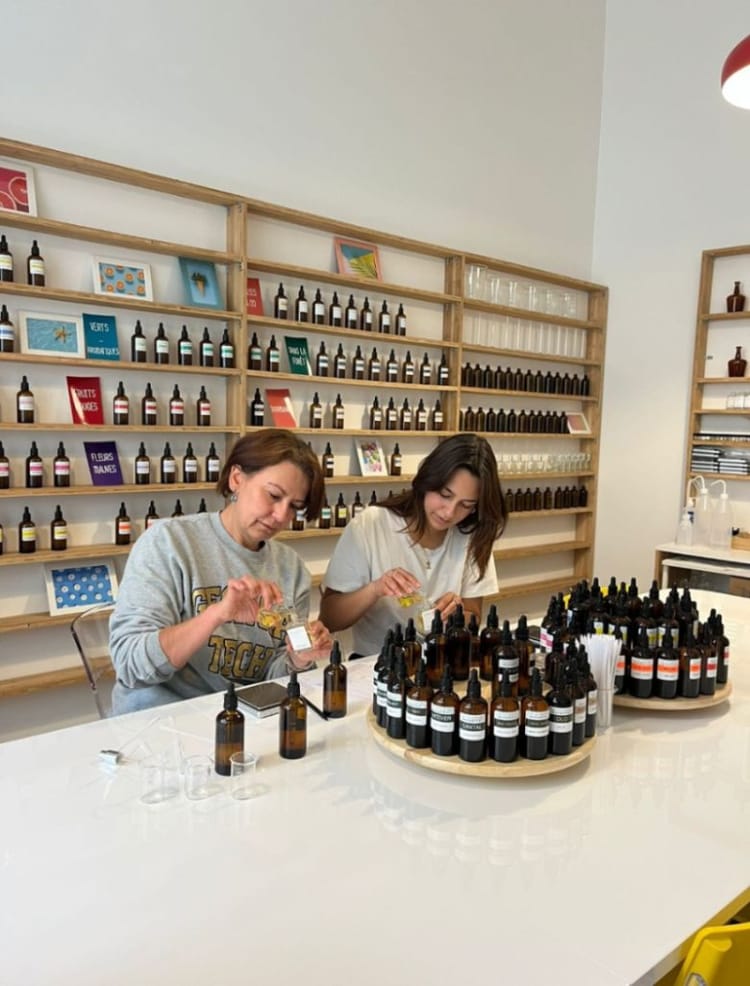 Atelier de création de parfum à Bordeaux - EVJF/EVG