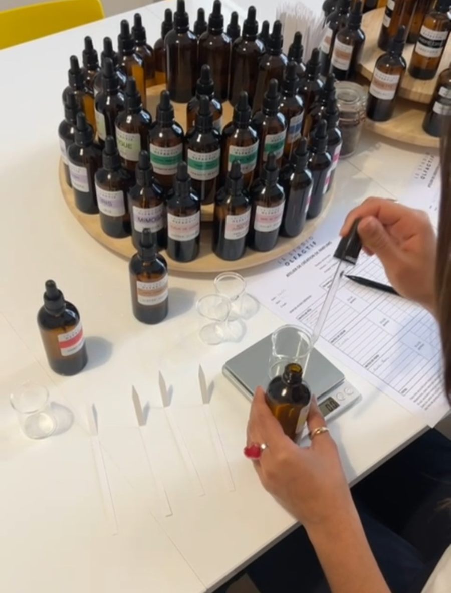 Atelier de création de parfum à Bordeaux - EVJF/EVG