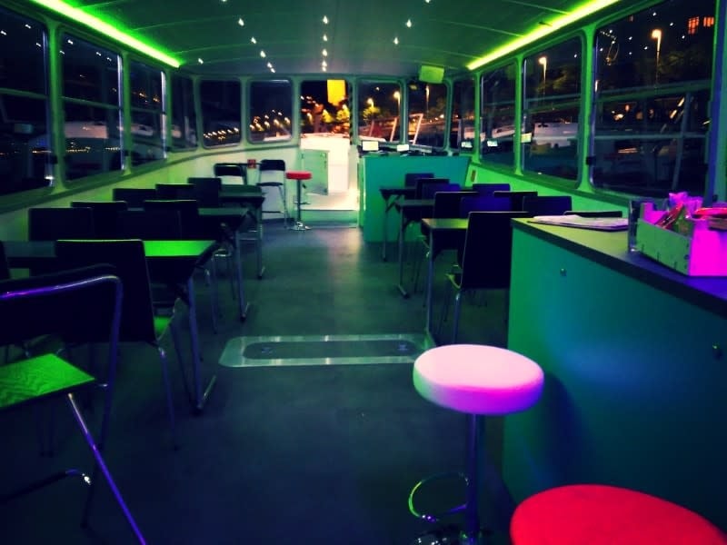 Party boat et entrée en club à Budapest - option boisson illimitée