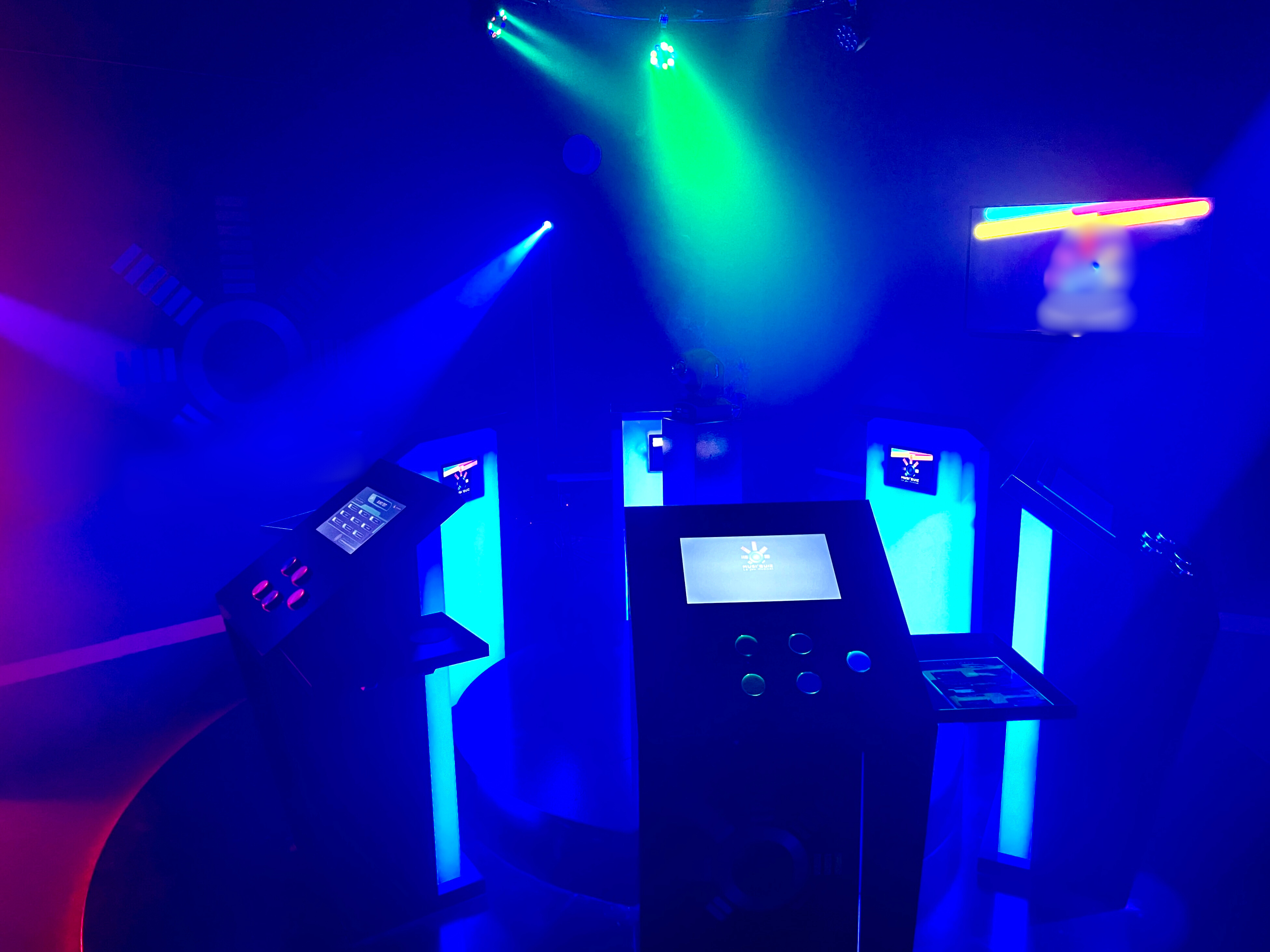 Salle de quiz musicaux - ambiance jeu télé à Paris