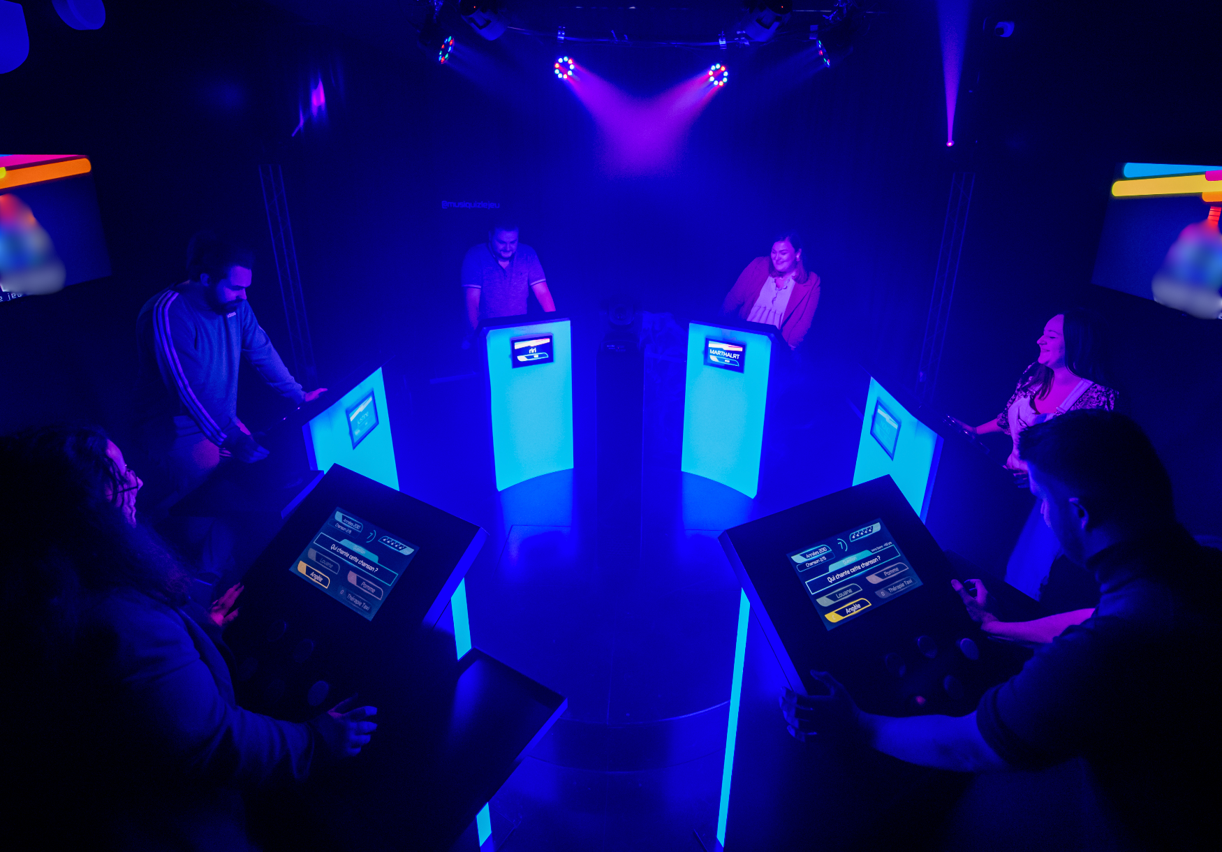 Salle de quiz musicaux - ambiance jeu télé à Paris