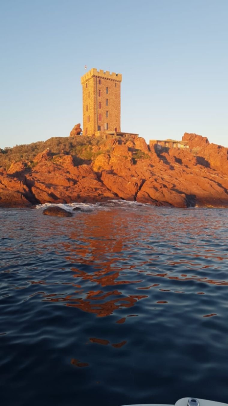 Visite privée en bateau avec skipper : Île d'Or & calanques de l'Estérel - Saint Raphaël