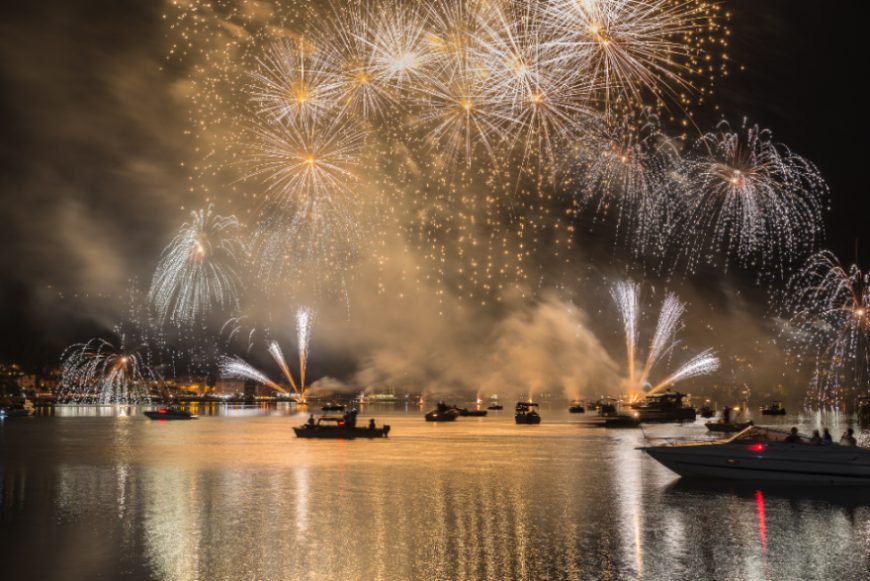 Soirée feu d'artifice en mer à Saint-Raphaël