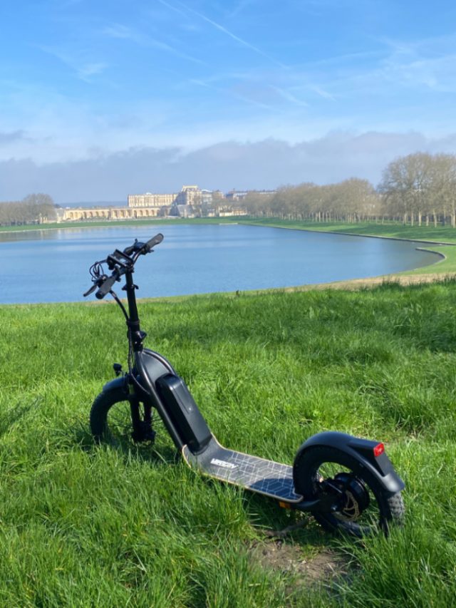 Location de trottinette semi tout terrain à Versailles