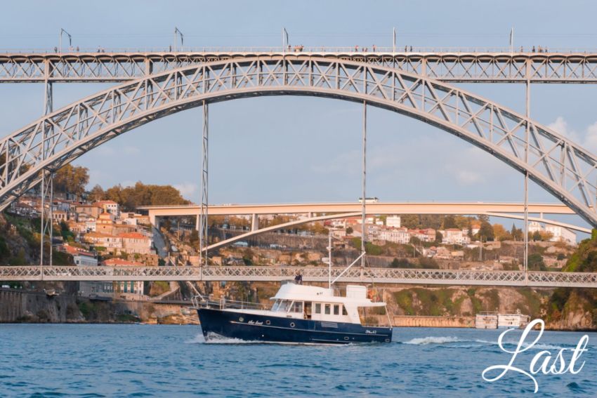 Location bateau avec skipper à Porto - Bateaux à moteur 9, 10 et 14 places