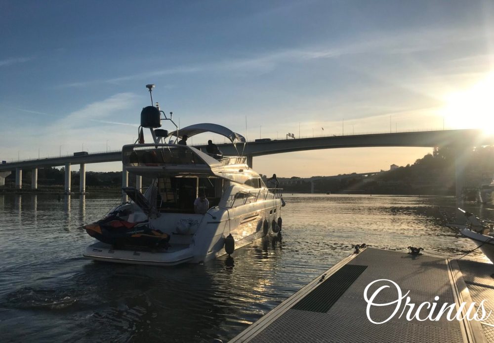 Location bateau avec skipper à Porto - Bateaux à moteur 9, 10 et 14 places