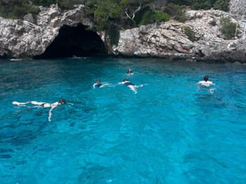 Tour en bateau avec snorkelling et visite de grottes à Majorque