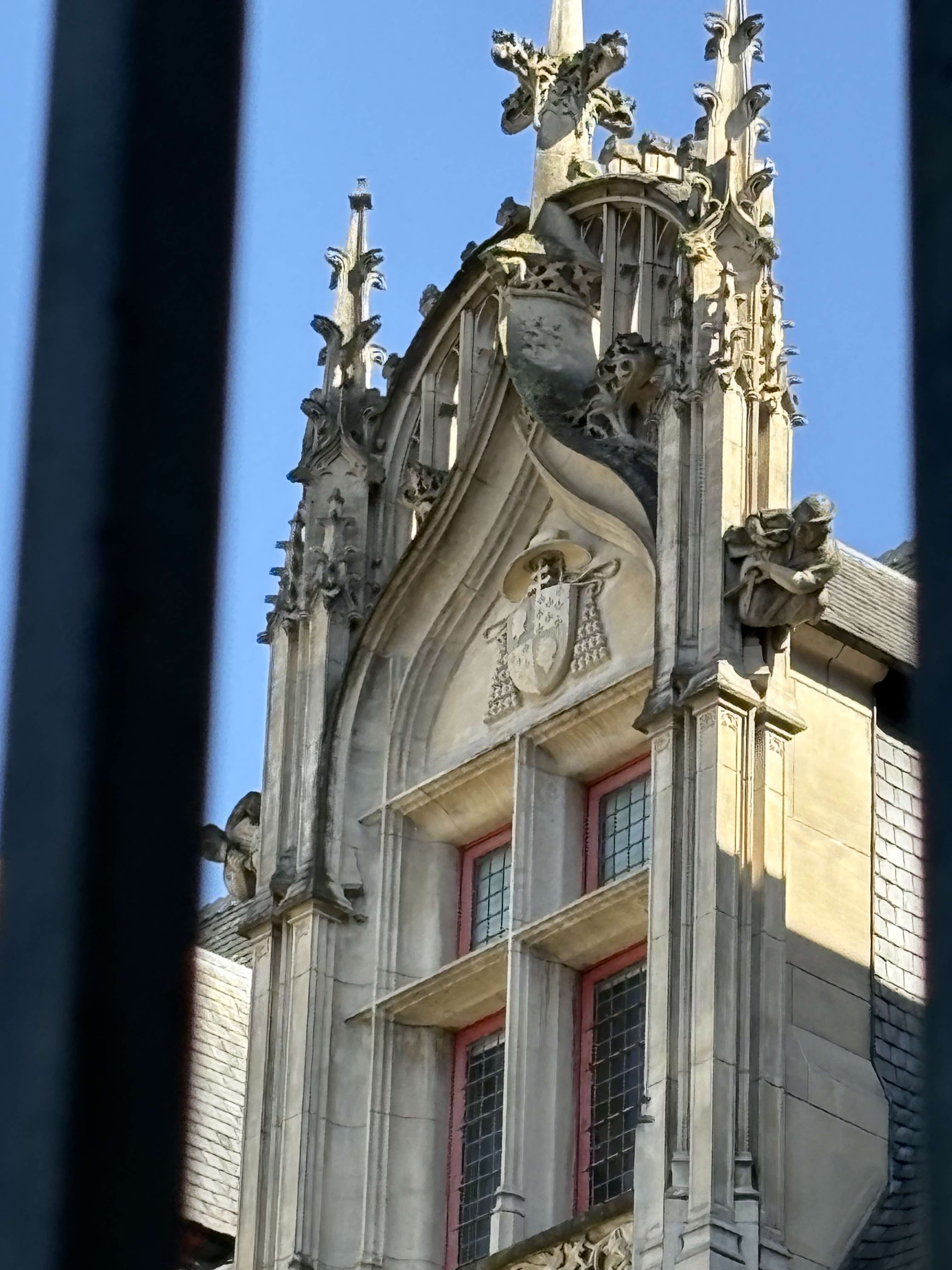 Escape Game en extérieur dans le Marais - Enquête - Cluedo dans le quartier historique de Paris