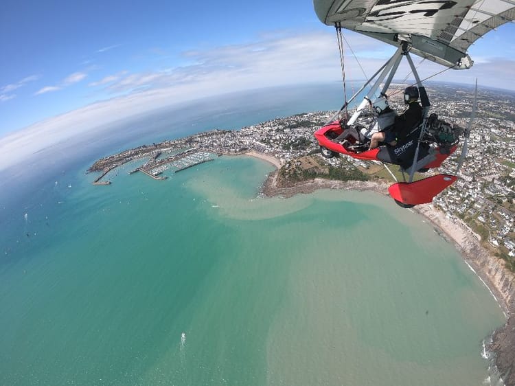Vol d'initiation au pilotage d'un ULM au-dessus des côtes du Cotentin