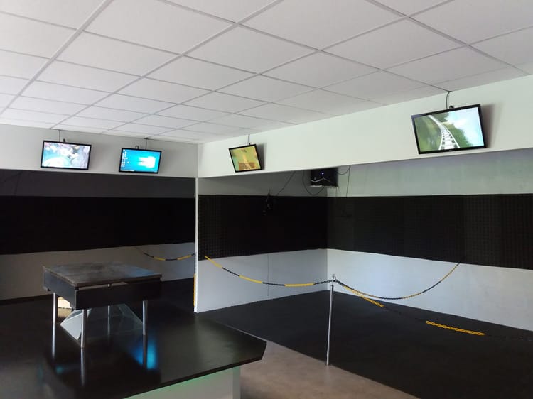 Jeux en réalité virtuelle dans une salle d'arcade à Saint-Malo