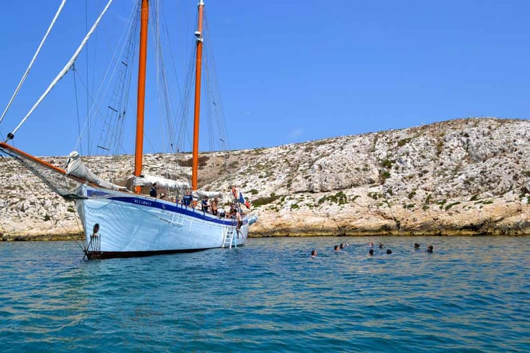 Visite des Calanques de Marseille en voilier