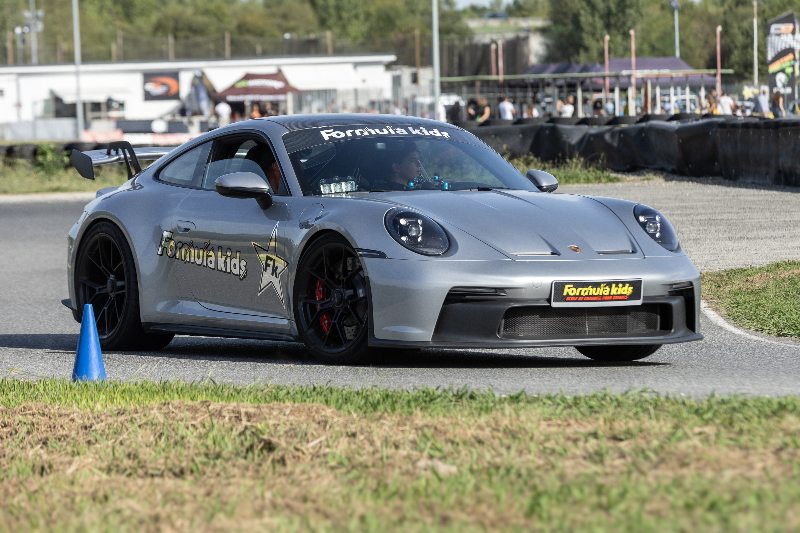 Cours de pilotage Porsche 992 GT3 pour enfant à Montpellier