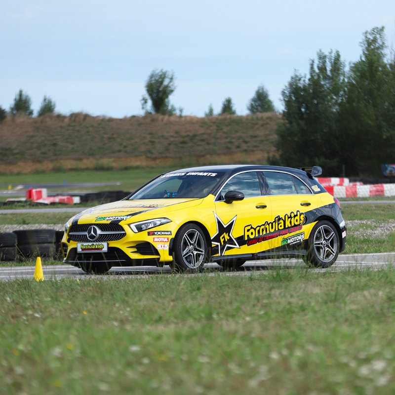 Cours de pilotage en Mercedes Classe A AMG line pour enfants dans le Var