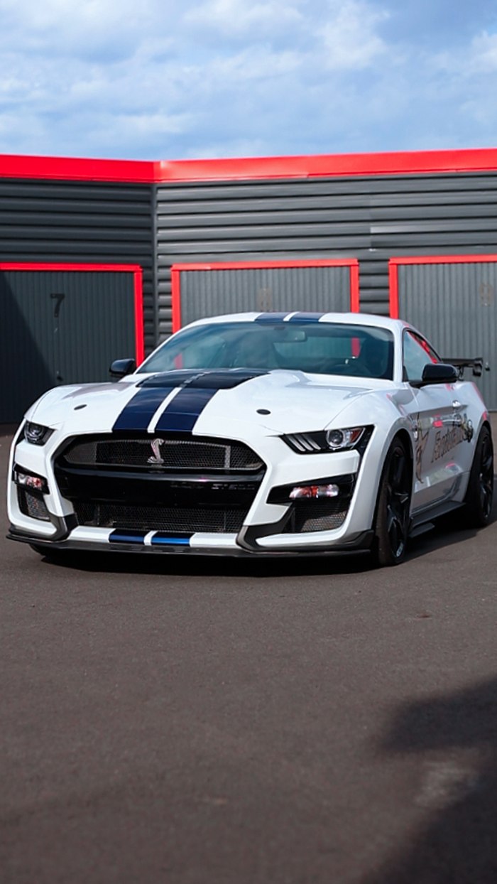 Cours de pilotage en Ford Mustang Shelby GT500 pour enfants à Folembray
