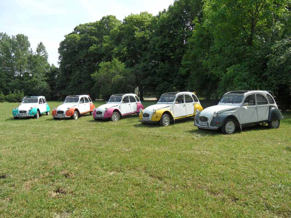 Rallye en 2CV à Anse dans le Beaujolais 