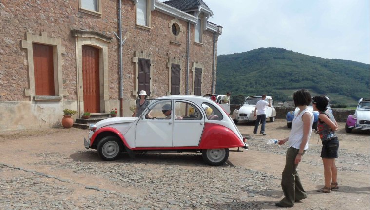 Rallye en 2CV à Anse dans le Beaujolais 